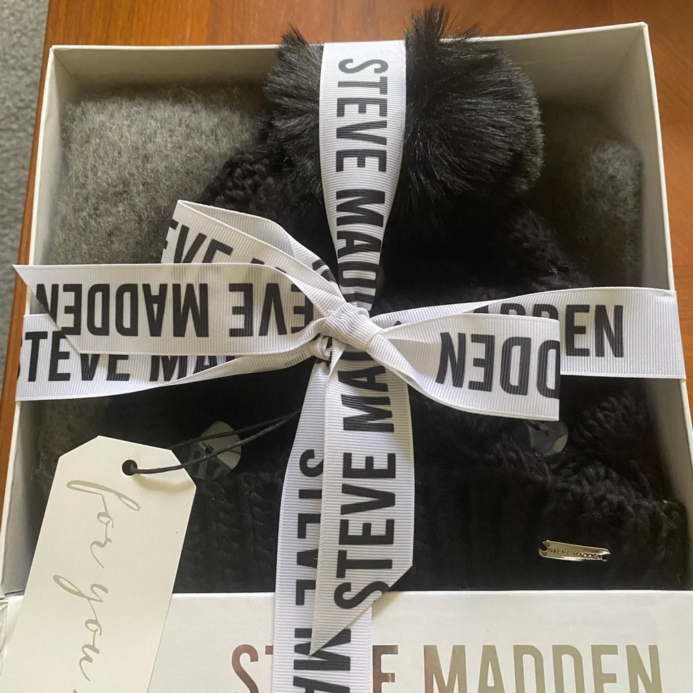 Steve Madden Ladies Hat & Scarf Gift Set - - Picture 6 of 6